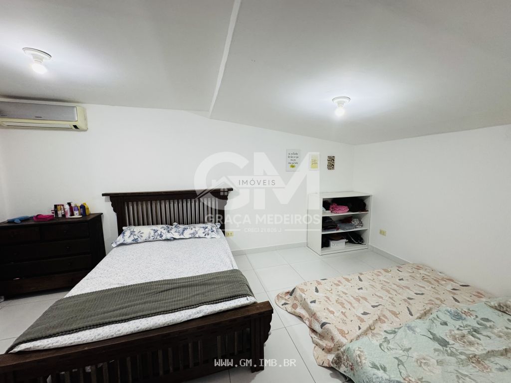 Foto de Casa com 4 quartos sendo 2 suítes, mobiliada em condomínio 