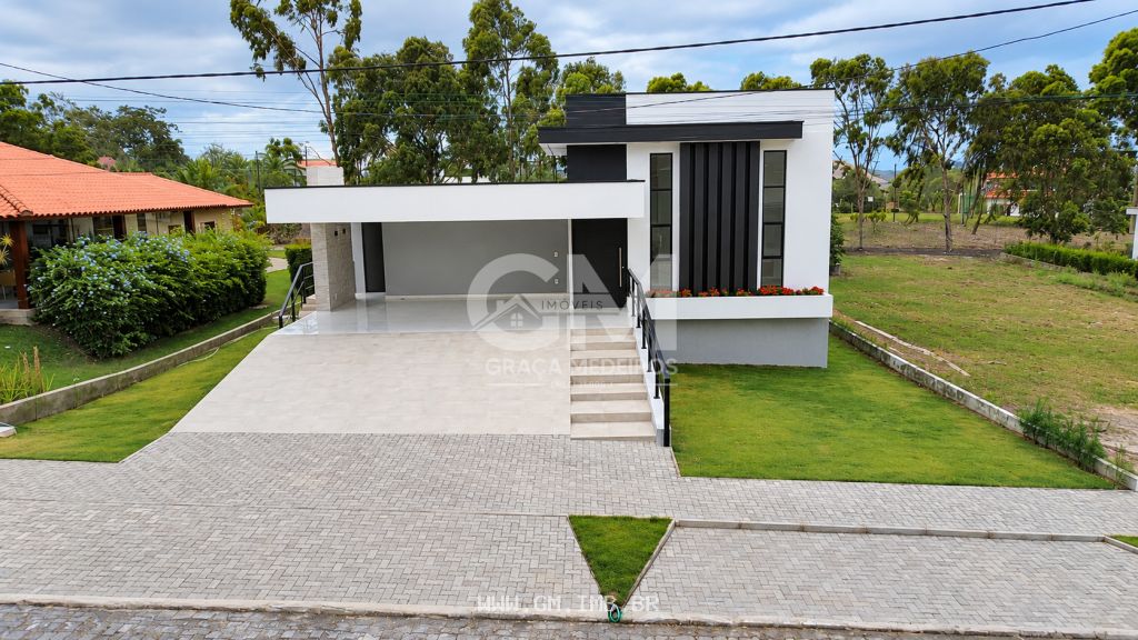 Casa nova em condomínio de alto padrão
