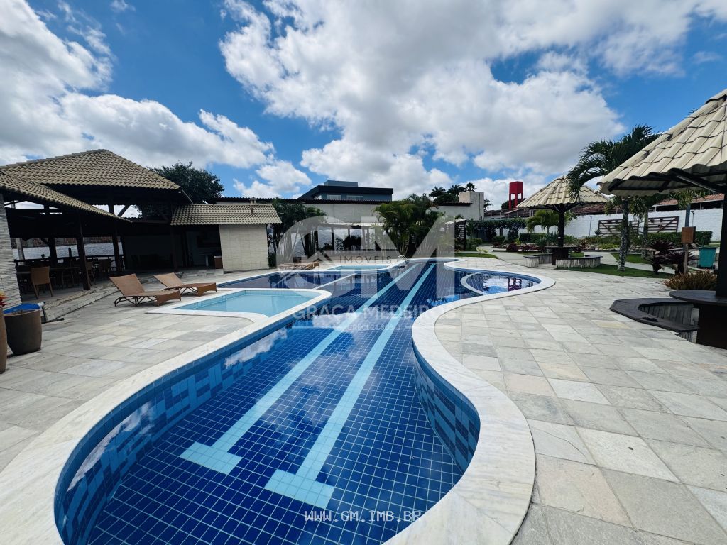 Foto de Casa com 4 quartos sendo 3 suítes, em condomínio 