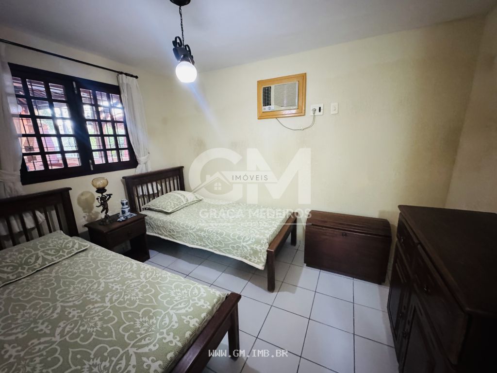 Foto de Casa com 3 quartos + dependência 