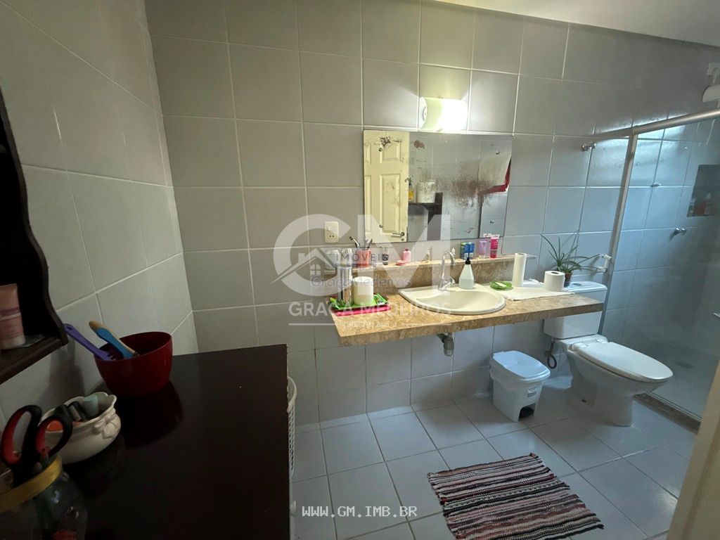 Foto de Casa com 300 metros em terreno com 1.200 metros 