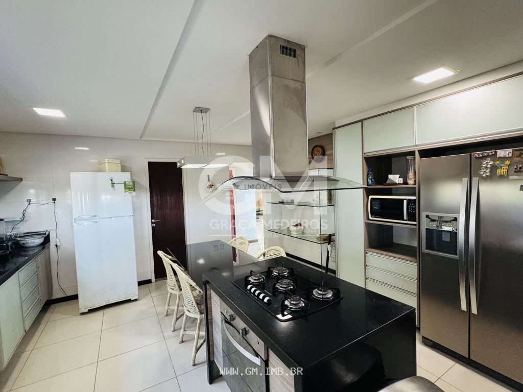 Foto de Casa com 4 suítes, disponível para locação anual