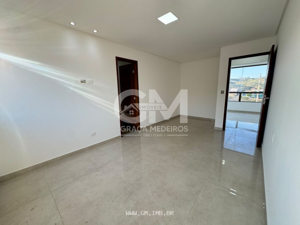 Foto de Casa em condomínio com piscina e espaço gourmet