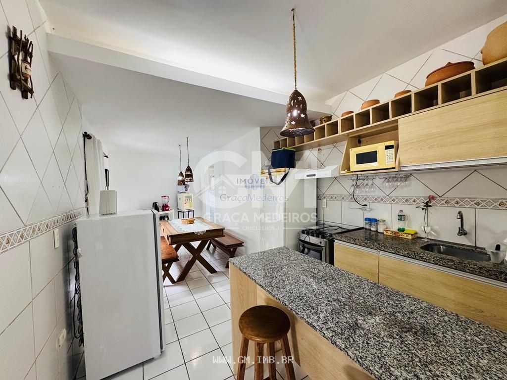 Foto de Casa com 4 quartos em condomínio com piscina aquecida