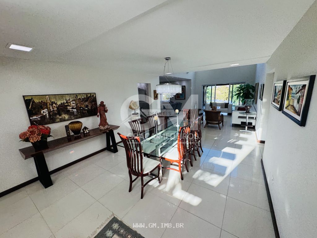 Foto de Casa com 4 suítes, disponível para locação anual