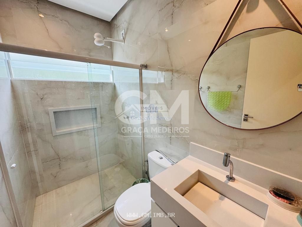Foto de Casa de alto padrão com piscina particular em condomínio