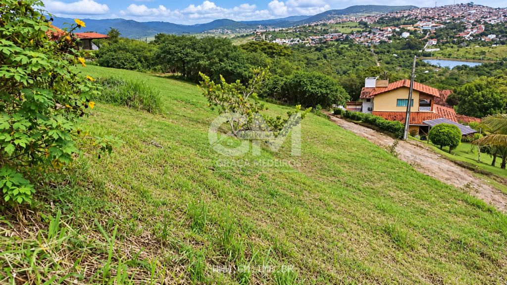 Lote em condomínio com vista para serra