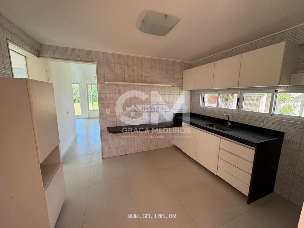Foto de Casa com 300 metros de área construída em terreno 2.124,59 metros