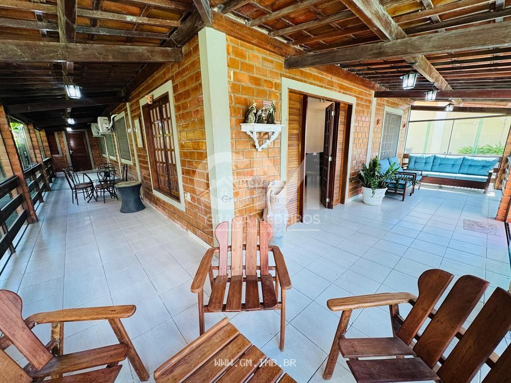 Foto de Casa térrea com piscina particular em condomínio
