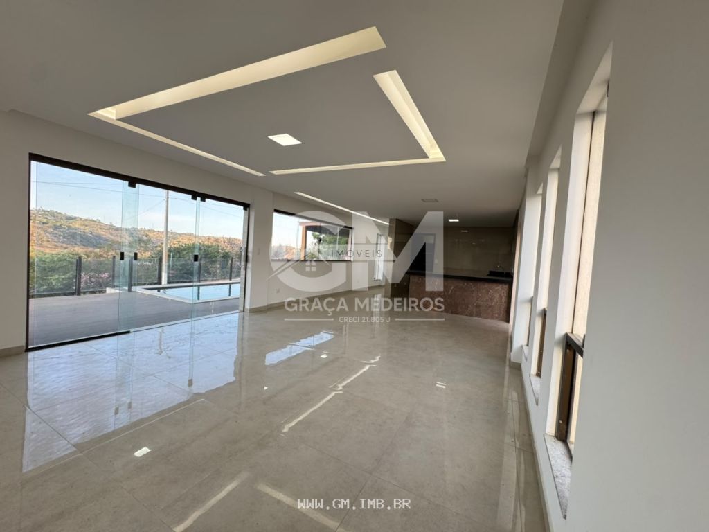 Foto de Casa em condomínio com piscina e espaço gourmet