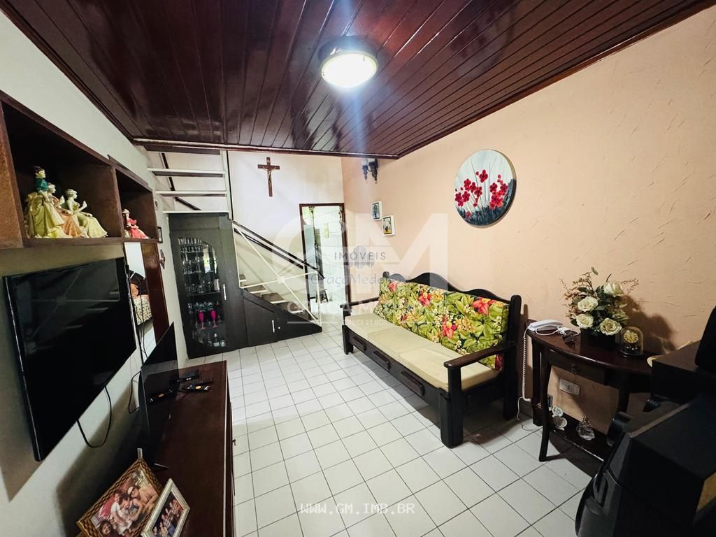 Foto de Casa com 4 quartos em condomínio a 200 metros da pista local