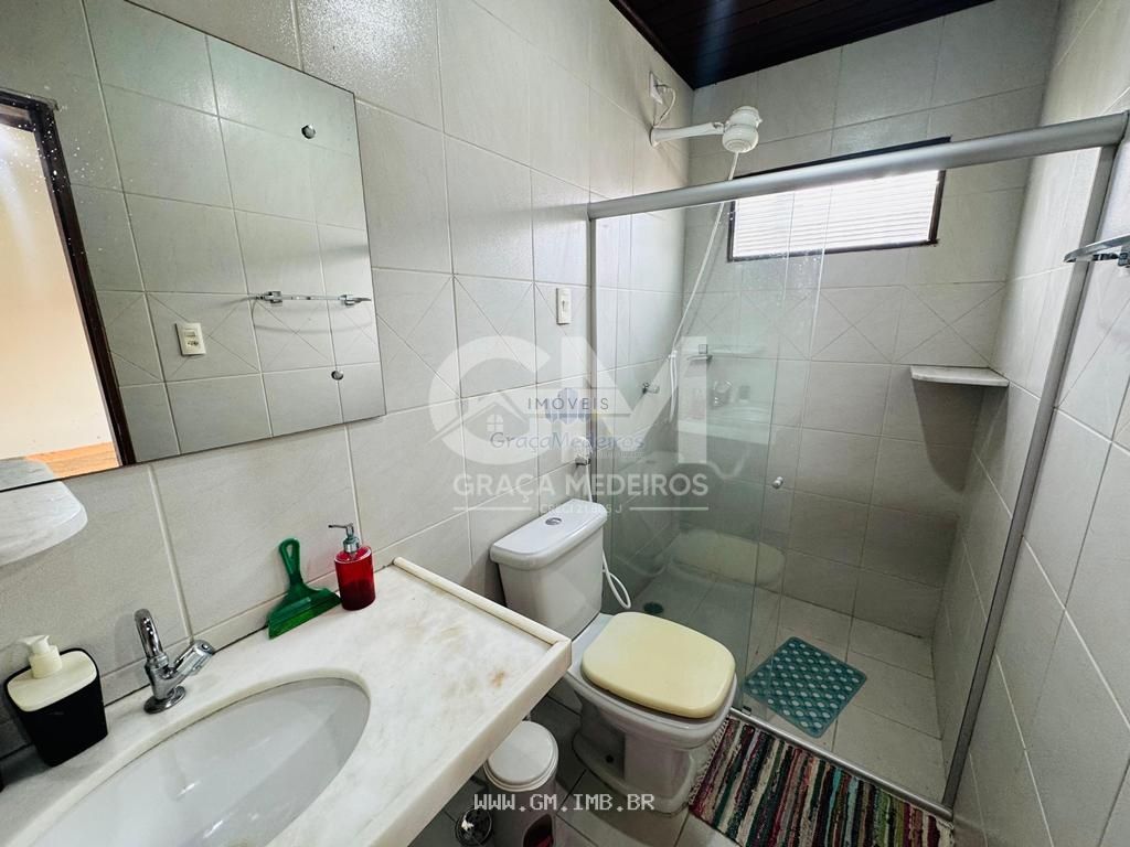 Foto de Casa com 4 quartos em condomínio próximo ao centro