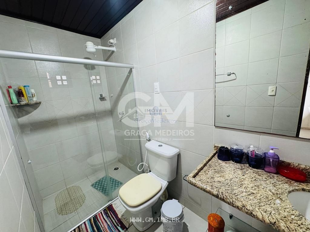 Foto de Casa com 4 quartos em condomínio próximo ao centro
