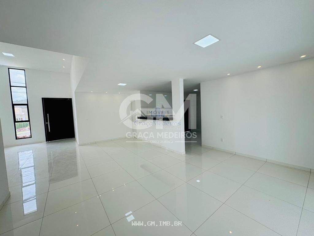 Foto de Casa nova em condomínio de alto padrão