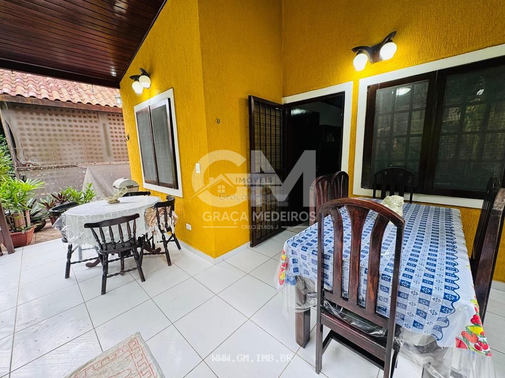 Foto de Casa com 4 quartos em condomínio a 200 metros da pista local
