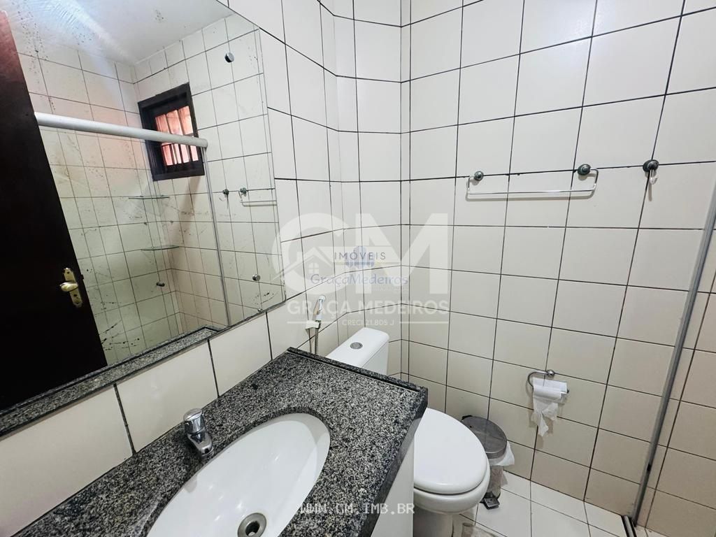 Foto de Casa com 4 quartos em condomínio a 200 metros da pista local