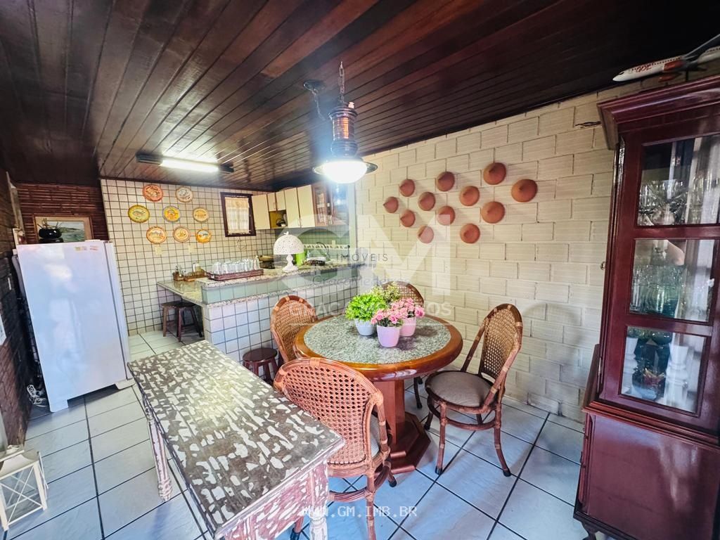 Foto de Casa com 4 quartos em condomínio fechado a 200 metros da pista local