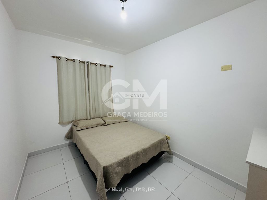 Foto de Casa com 4 quartos sendo 2 suítes, mobiliada em condomínio 