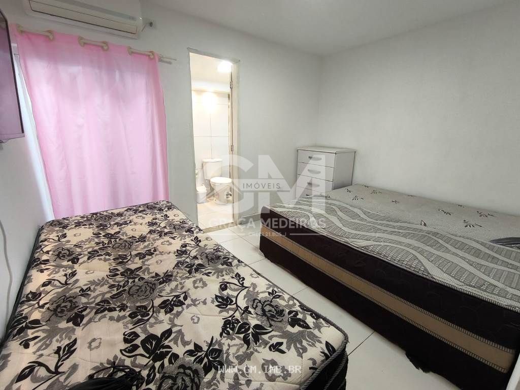 Foto de Casa em condomínio a margens da pista local