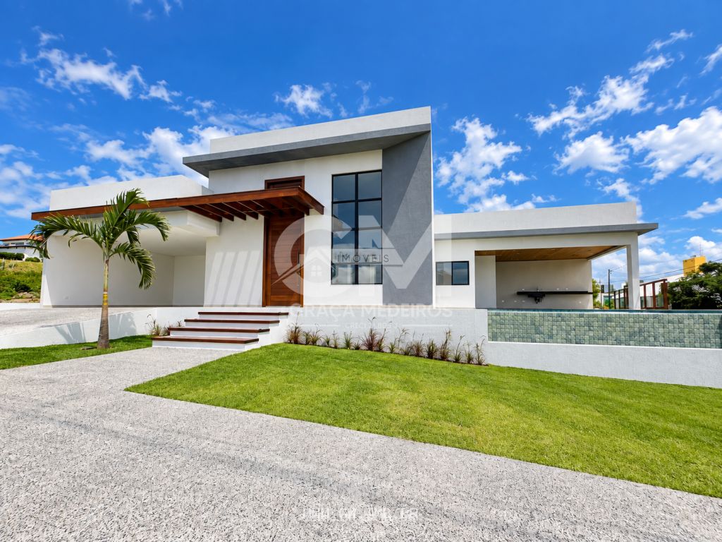 Casa com 5 suítes, piscina e espaço gourmet