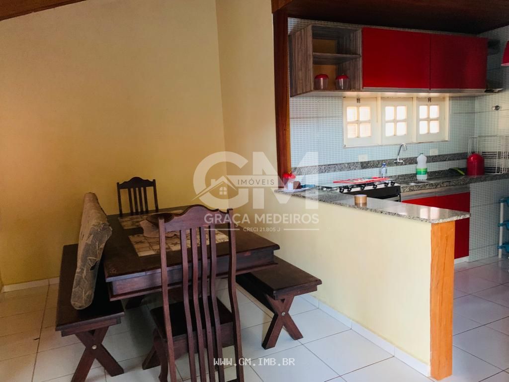 Foto de Casas com 3 quartos em condomínio próximo a pista local