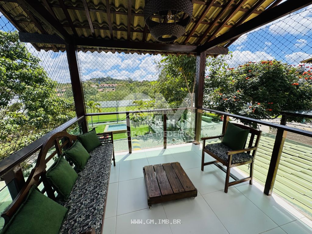 Foto de Casa com 4 quartos sendo 3 suítes, em condomínio 