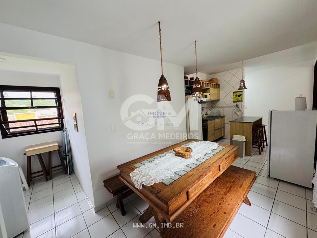 Foto de Casa com 4 quartos em condomínio com piscina aquecida