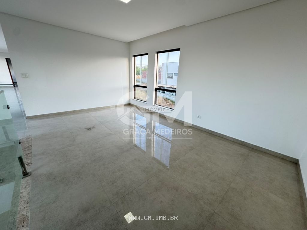 Foto de Casa em condomínio com piscina e espaço gourmet