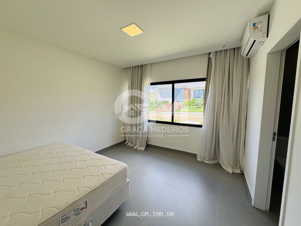 Foto de Casa de alto padrão, 4 suítes, piscina e terraço gourmet 
