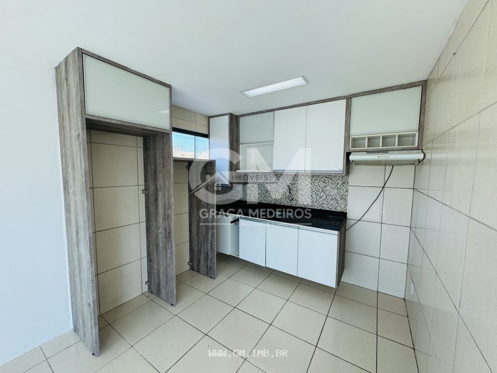 Foto de Casa com 4 quartos sendo 3 suítes, terreno com 360 m² 