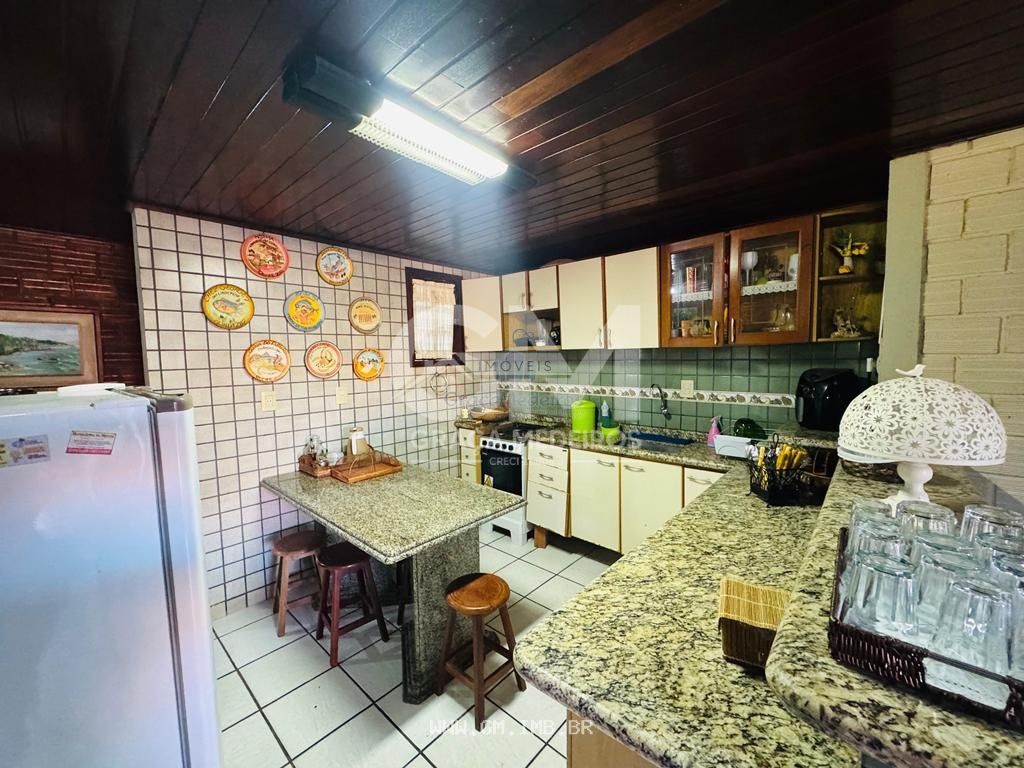 Foto de Casa com 4 quartos em condomínio fechado a 200 metros da pista local