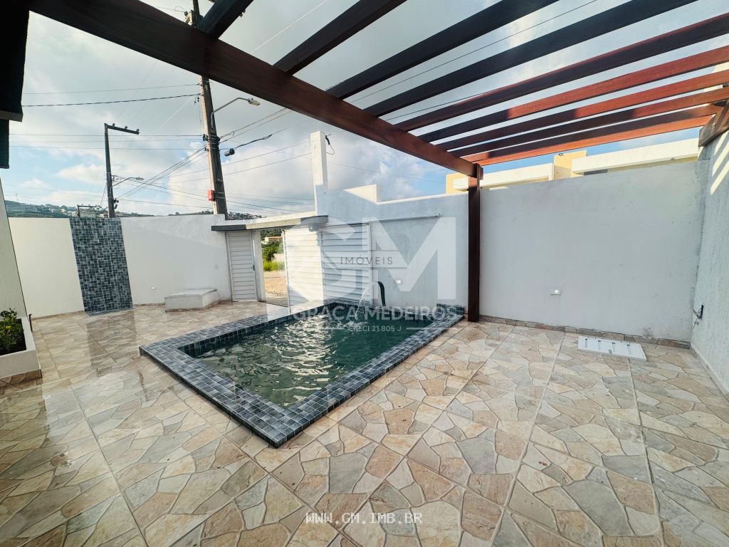 Foto de Casa com 3 quartos, espaço gourmet e piscina  