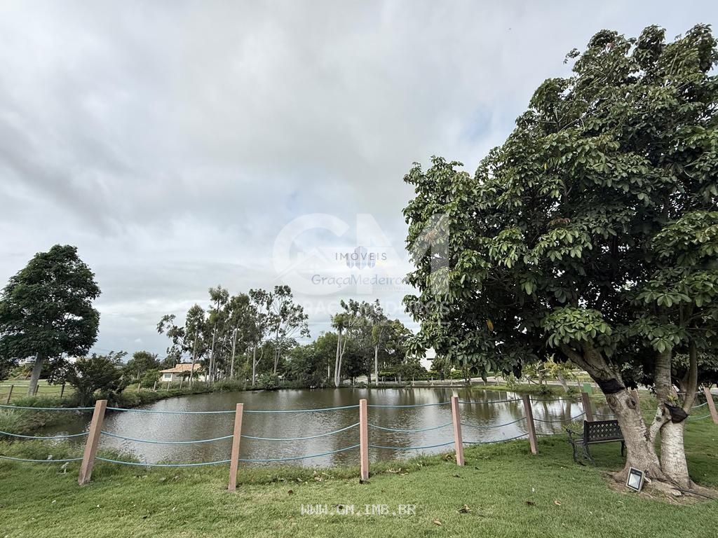 Foto de Casa de alto padrão com piscina particular em condomínio