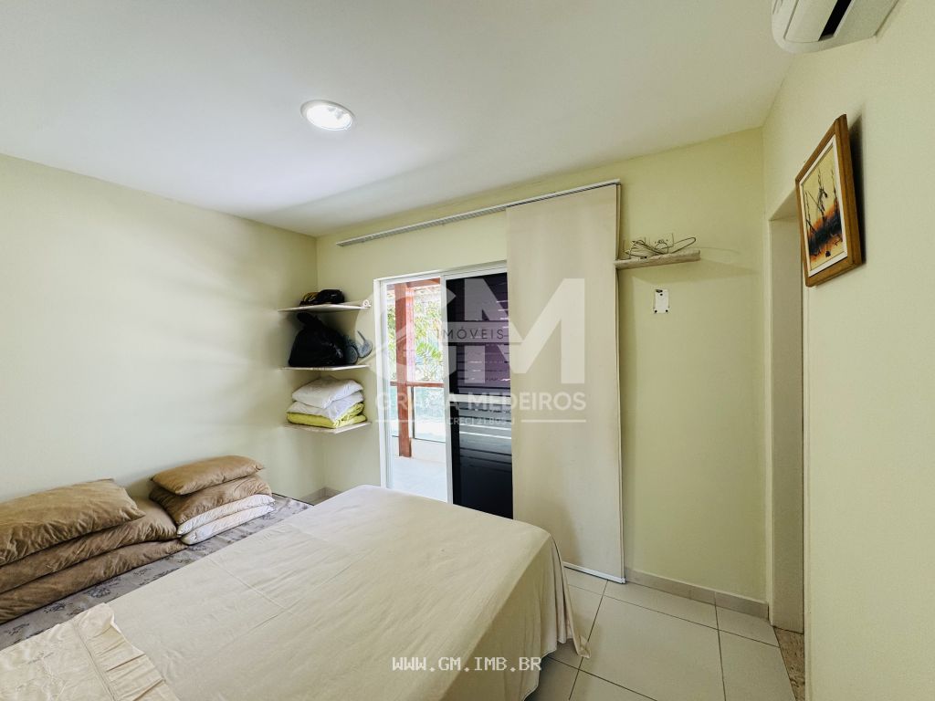 Foto de Casa com 4 quartos sendo 3 suítes, em condomínio 