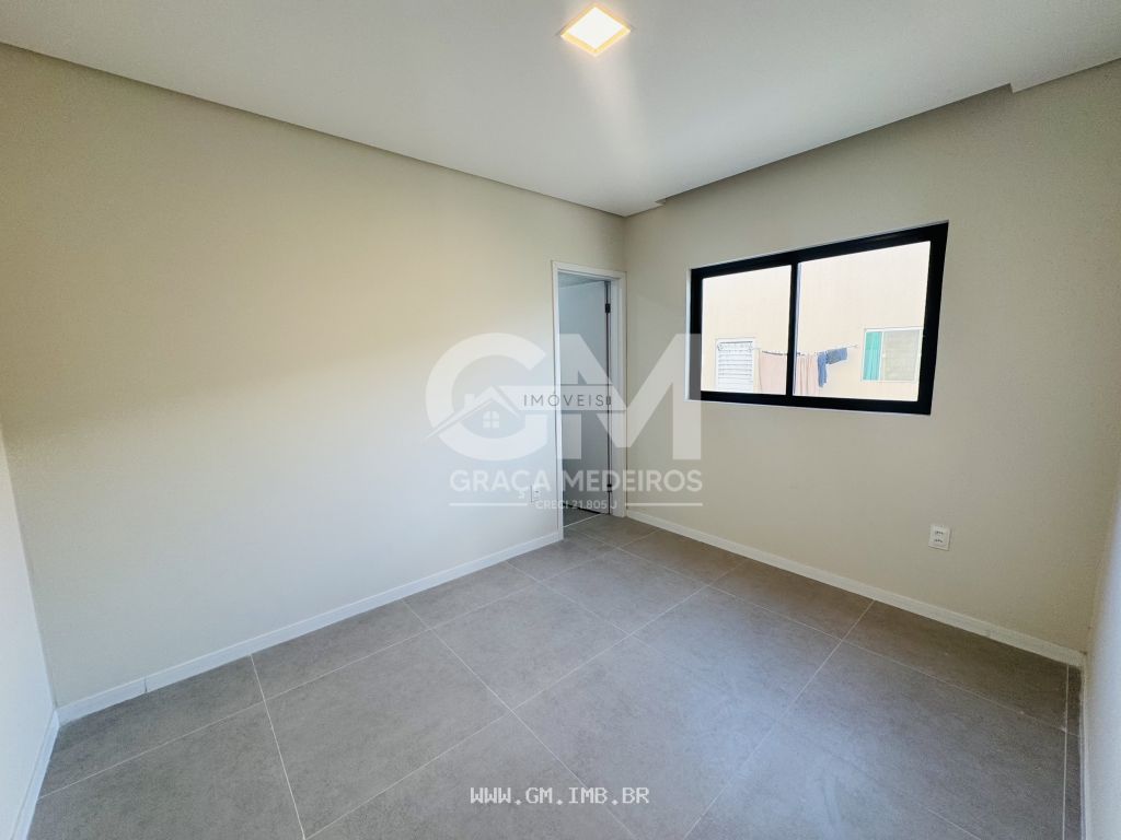 Foto de Casa com 4 quartos sendo 3 suítes, piscina particular 