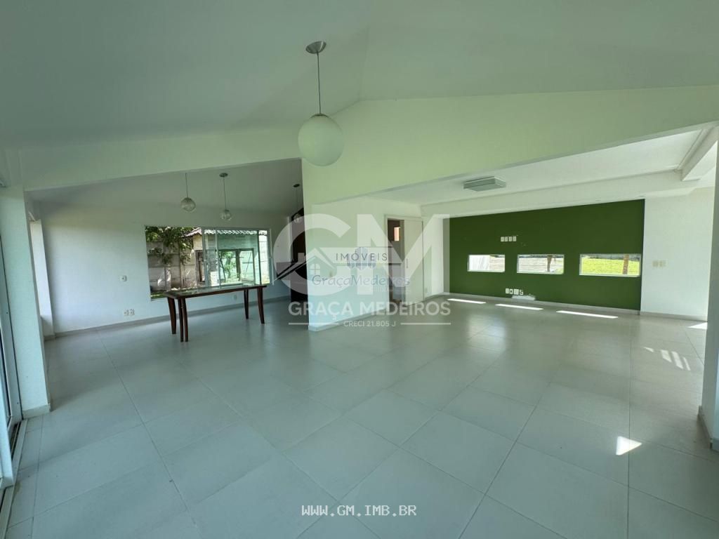Foto de Casa com 300 metros de área construída em terreno 2.124,59 metros