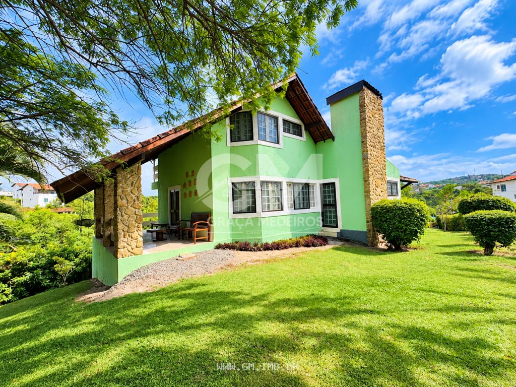 Casa com 4 quartos em condomínio com lazer completo 