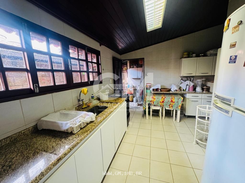 Foto de Casa com 4 quartos em condomínio próximo ao centro