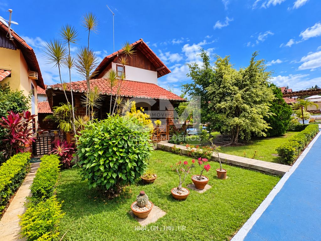 Casa em condomínio com lazer completo