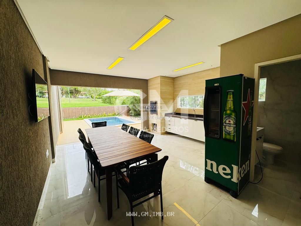 Foto de Casa de alto padrão com piscina particular em condomínio