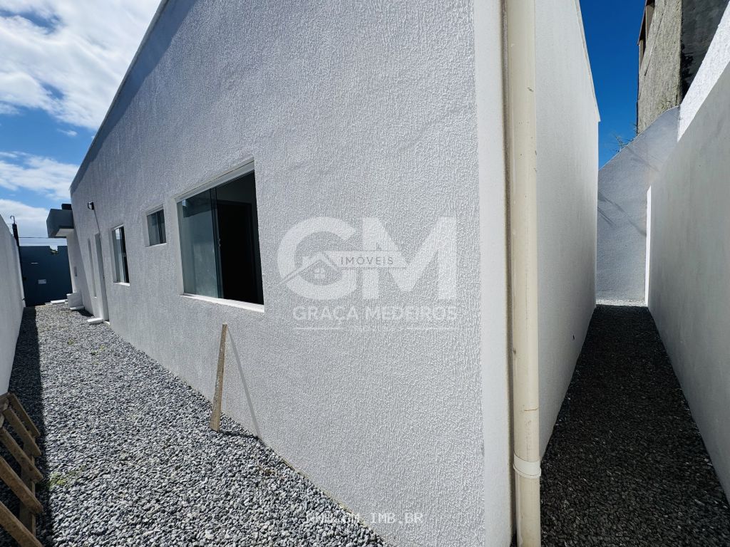 Foto de Casa nova com 135 m², piscina e terraço gourmet 