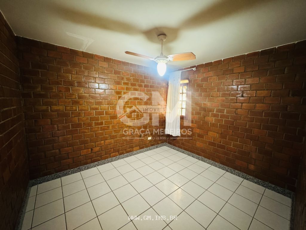 Foto de Chalé com 4 quartos sendo 2 suítes em condomínio