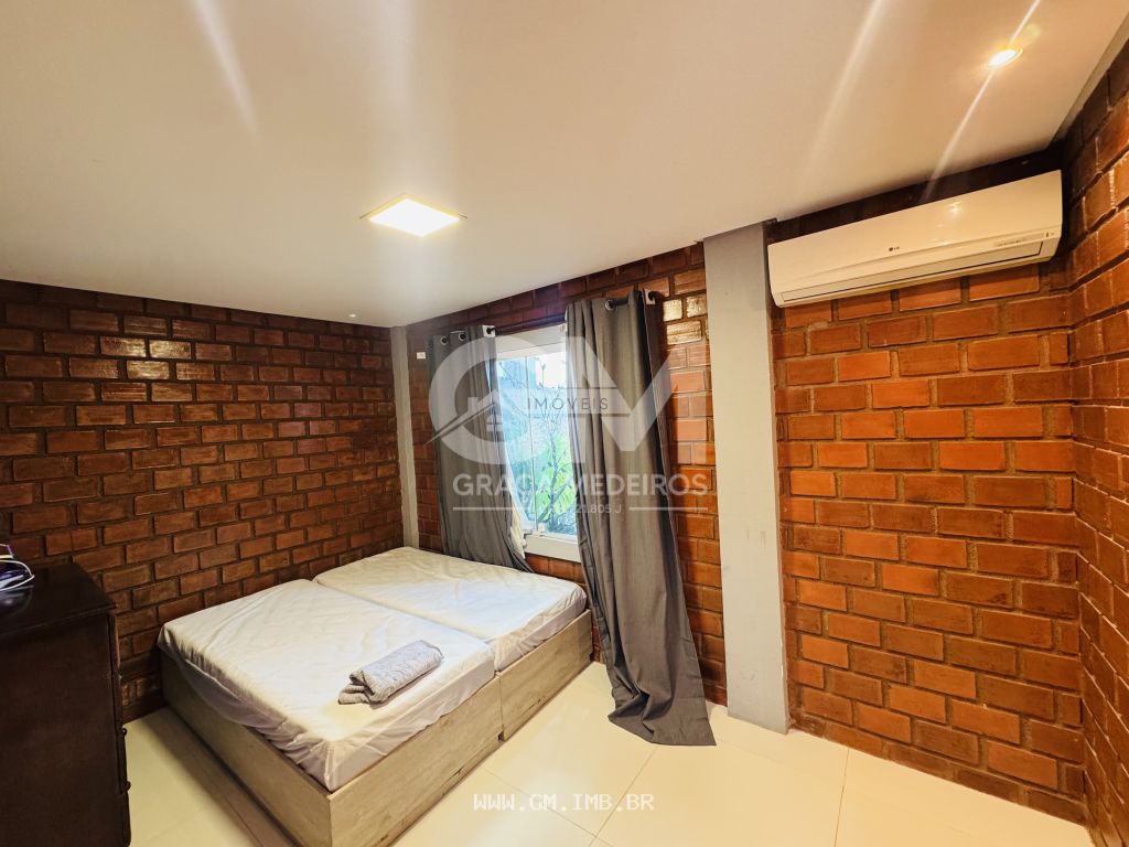 Foto de Casa com 5 quartos, terraço gourmet e piscina 