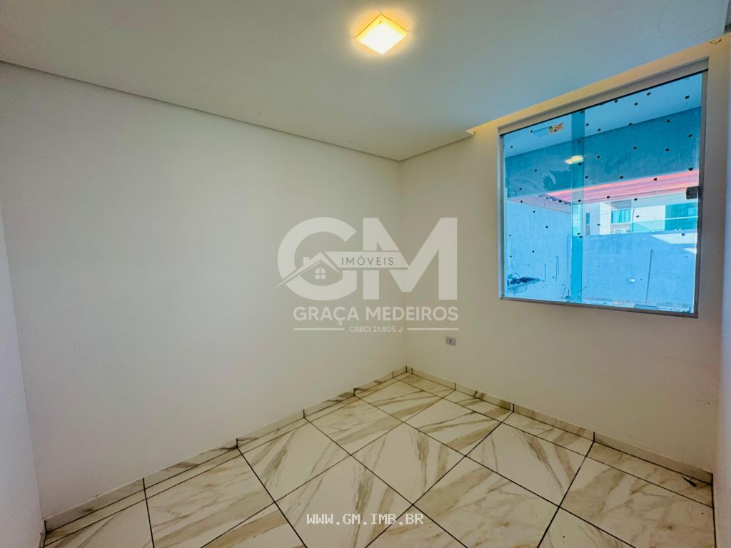 Foto de Casa com piscina com espaço gourmet