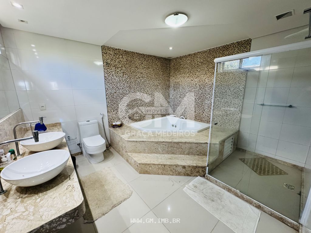 Foto de Casa com 4 suítes, disponível para locação anual