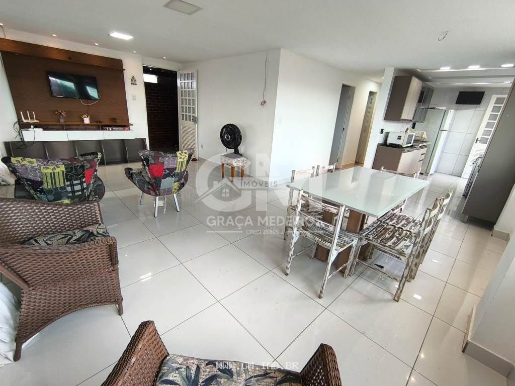 Foto de Casa em condomínio a margens da pista local