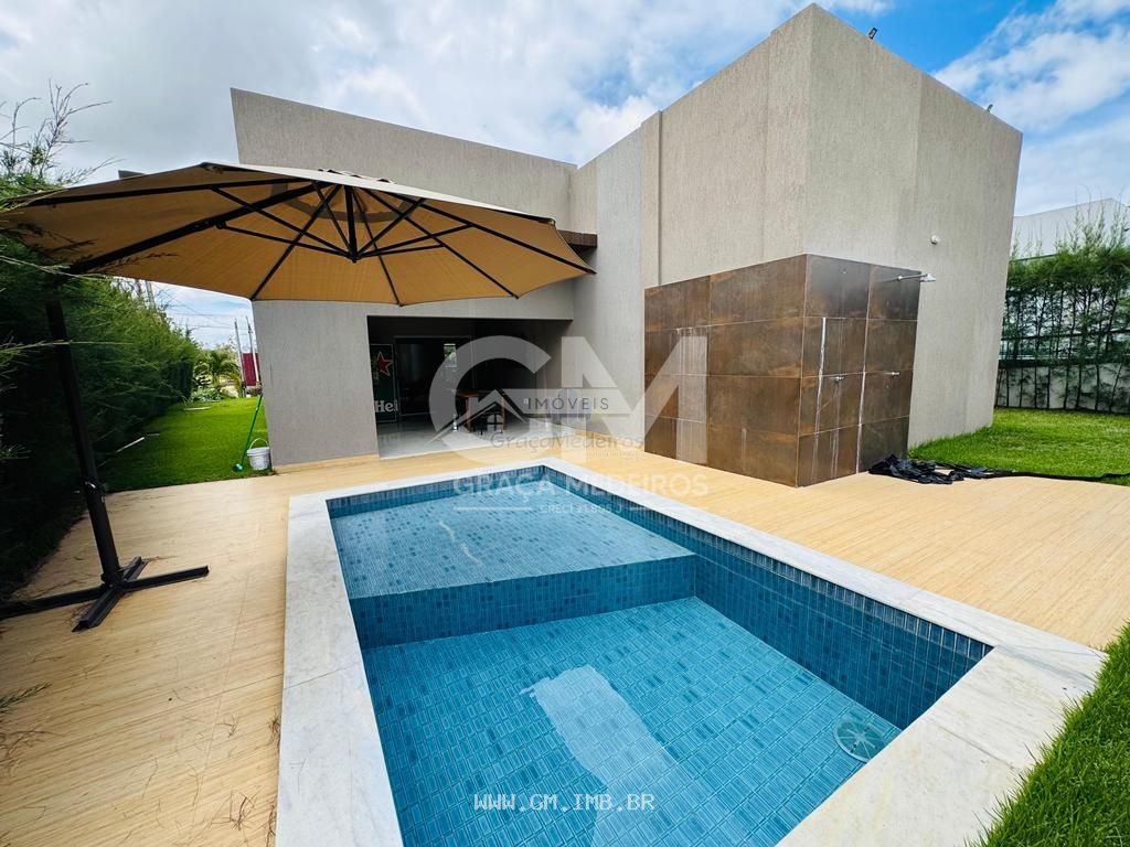Foto de Casa de alto padrão com piscina particular em condomínio