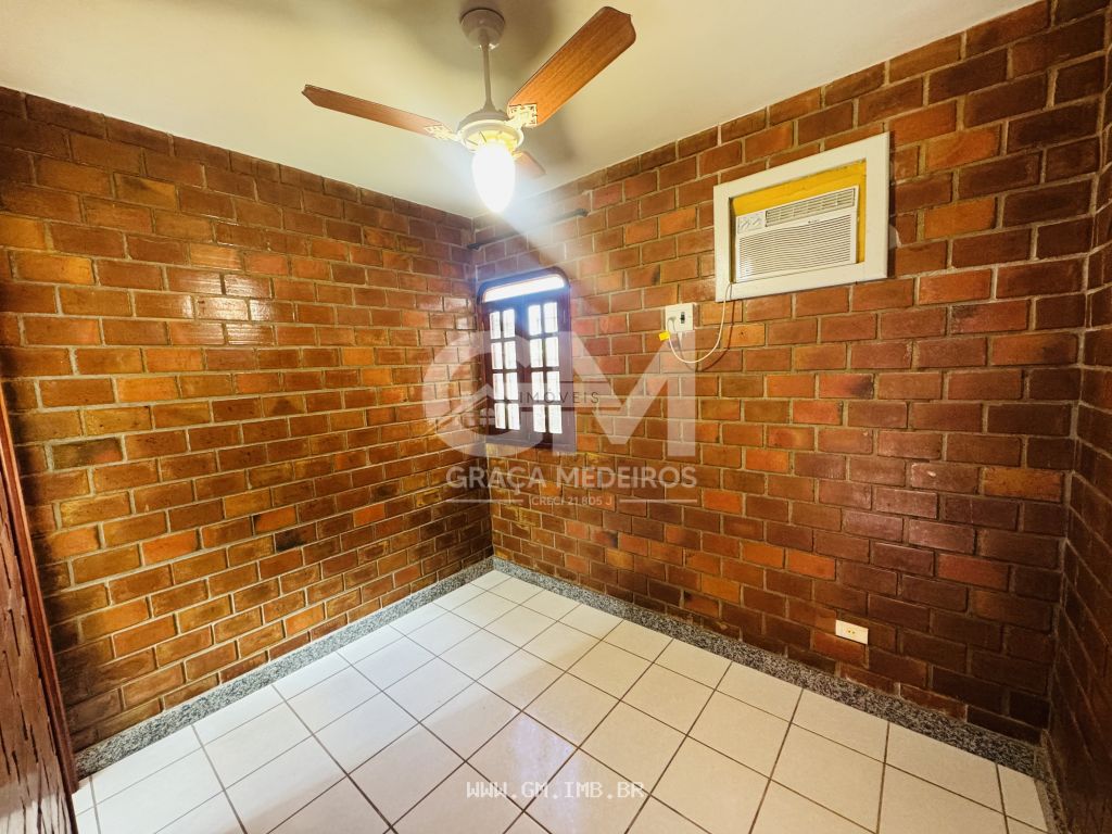 Foto de Chalé com 4 quartos sendo 2 suítes em condomínio