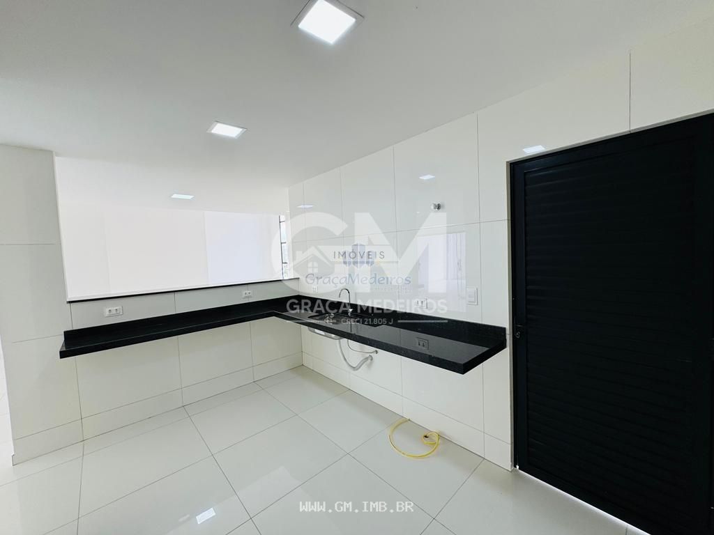 Foto de Casa nova em condomínio de alto padrão