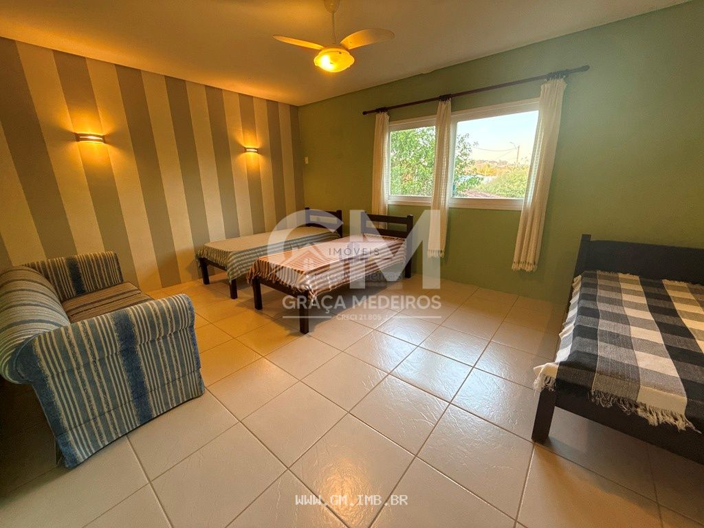 Foto de Casa com 300 metros em terreno com 1.200 metros 